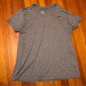 Nike Dri-fit women’s gray workout shirt 💪🏻